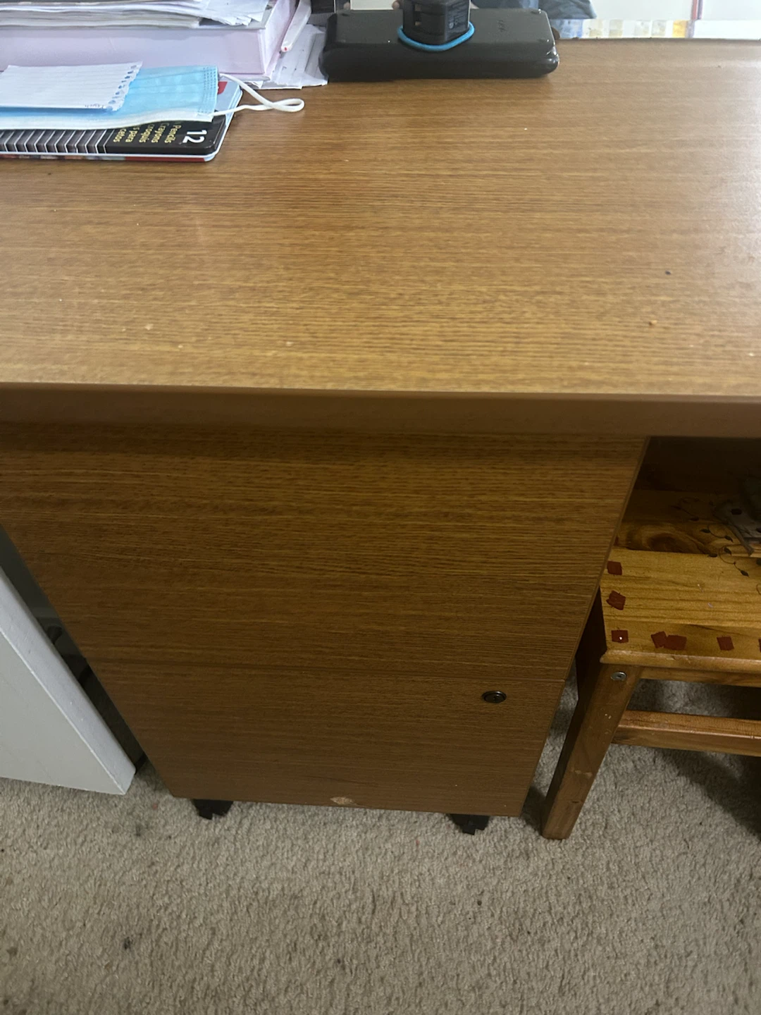 Desk - photo 2