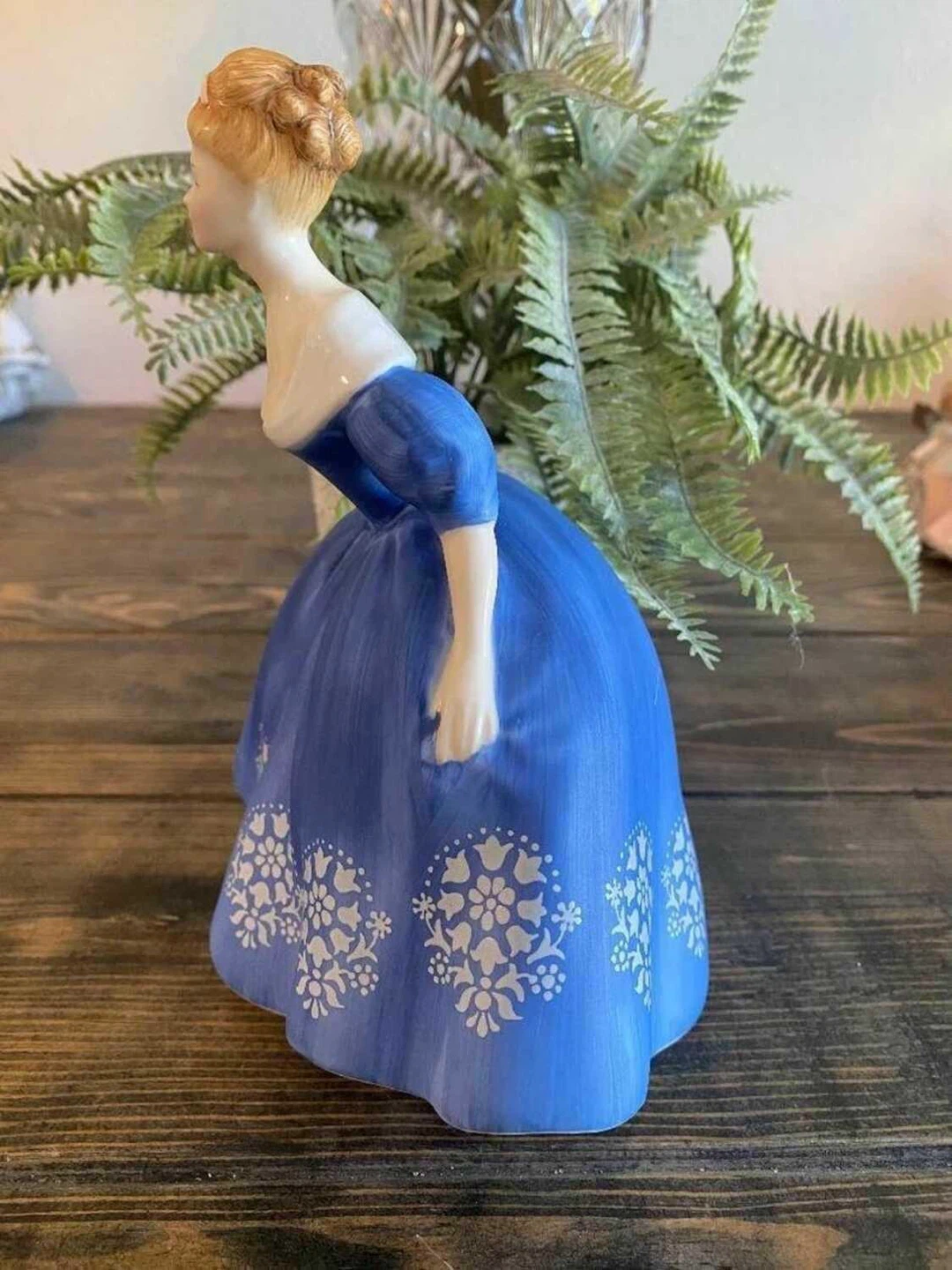 Royal Doulton Nina Figurine - photo 2