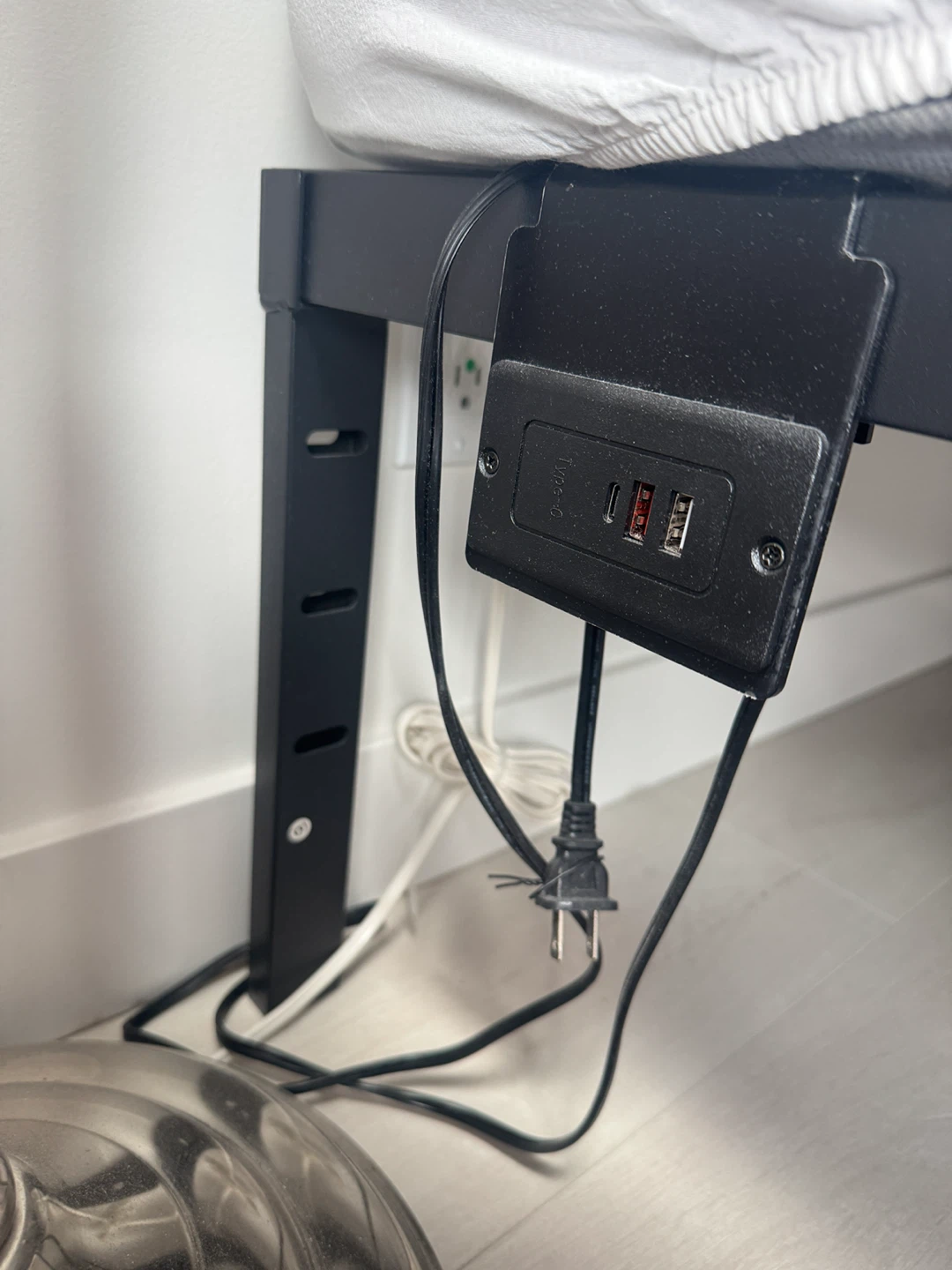 King size Black Metal Bed Frame with USB Charging Ports - photo 2
