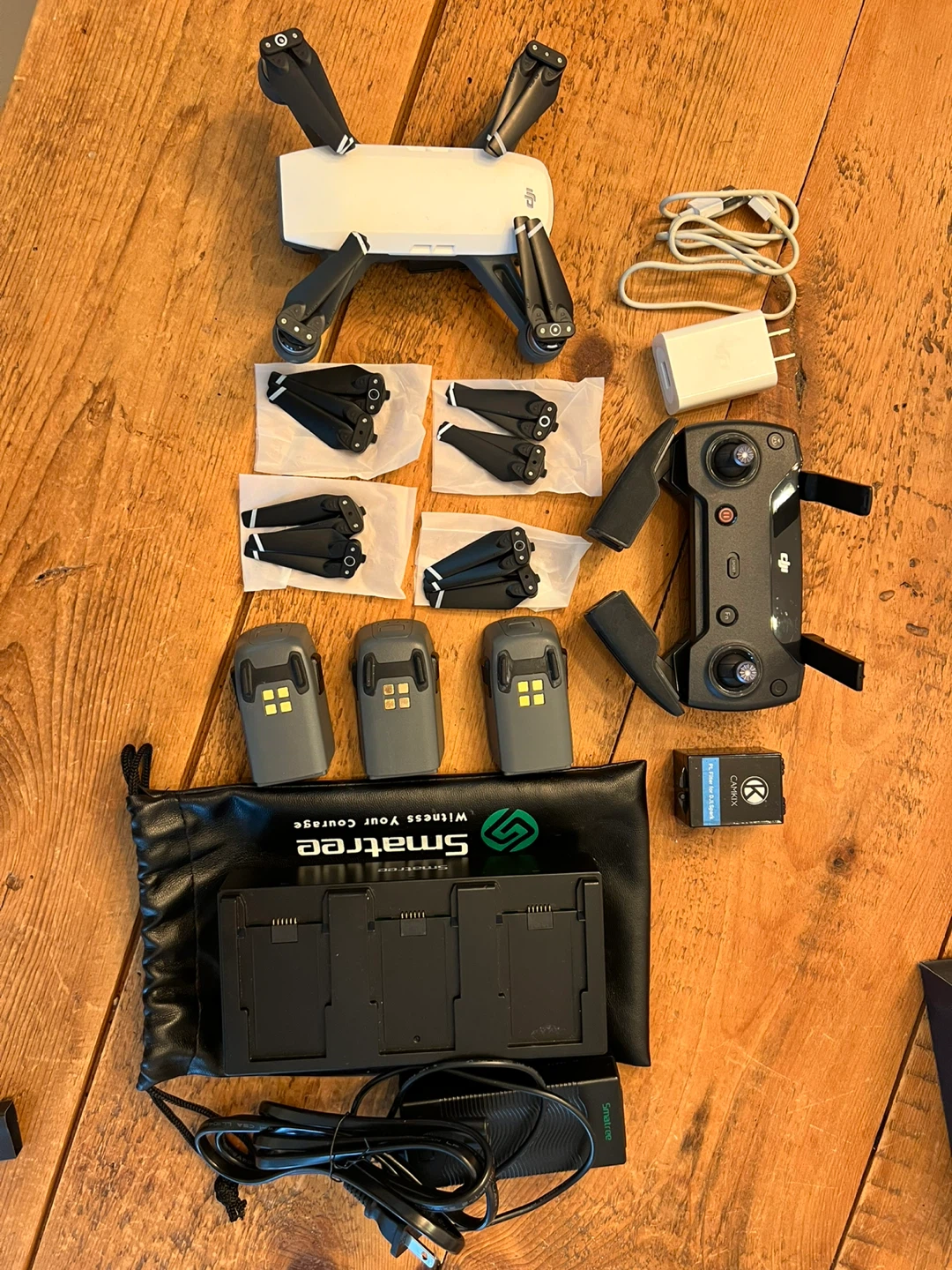 DJI Spark Drone, Remote, 3 Batteries, Charging Hub - photo 2