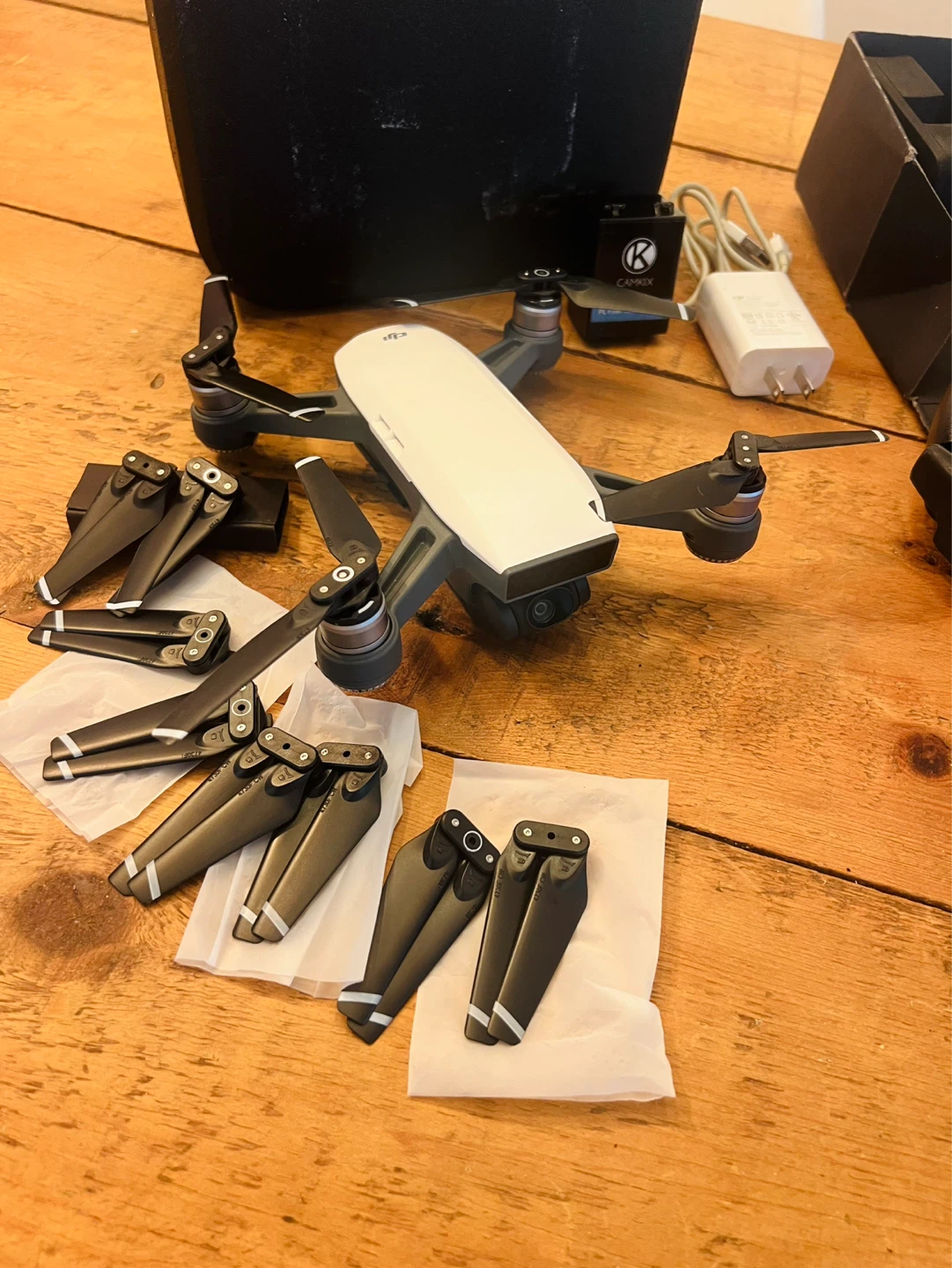 DJI Spark Drone, Remote, 3 Batteries, Charging Hub - photo 5