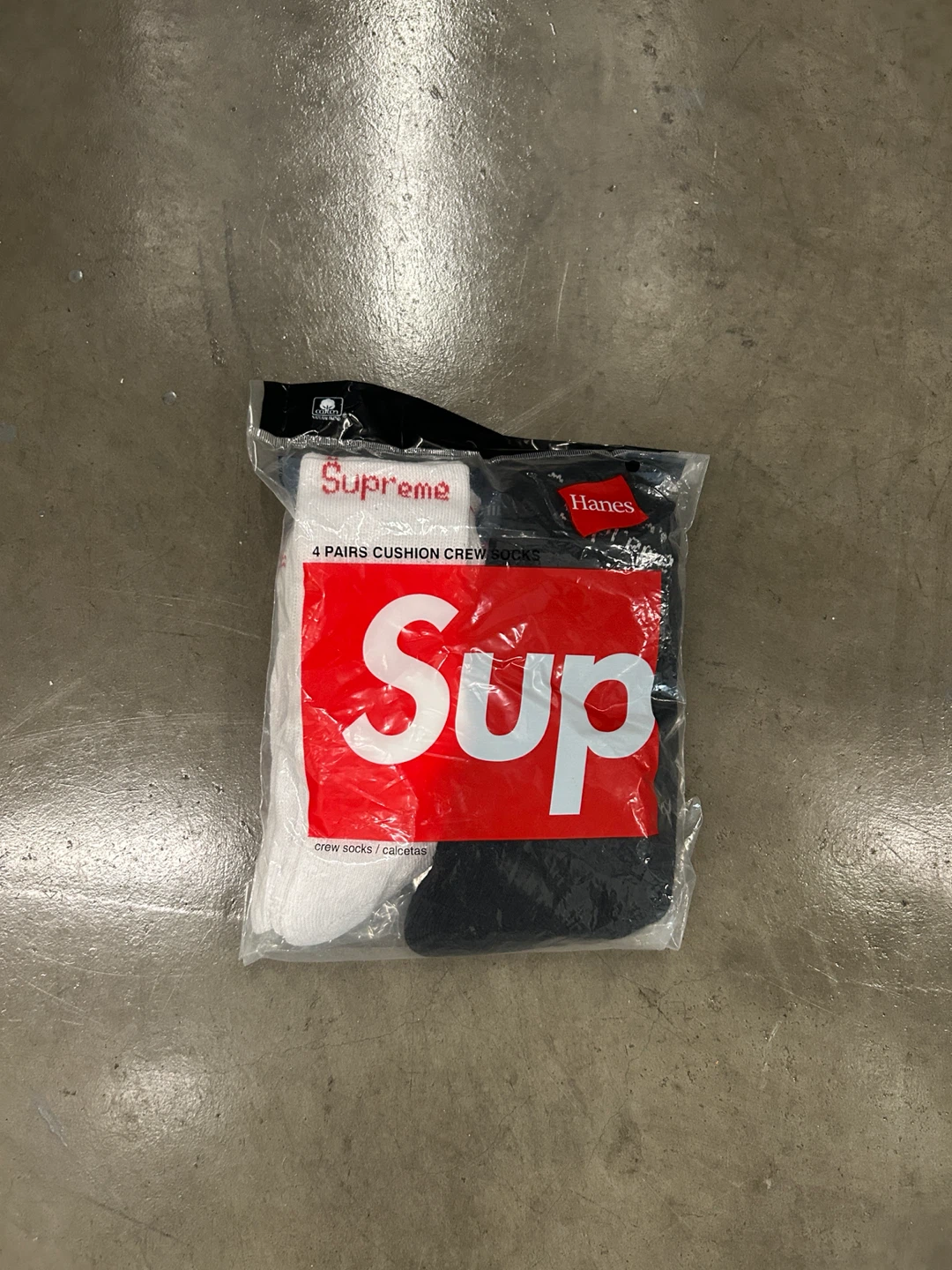 Hanes x Supreme 4 Pairs Cushion Crew Socks Size 6-12