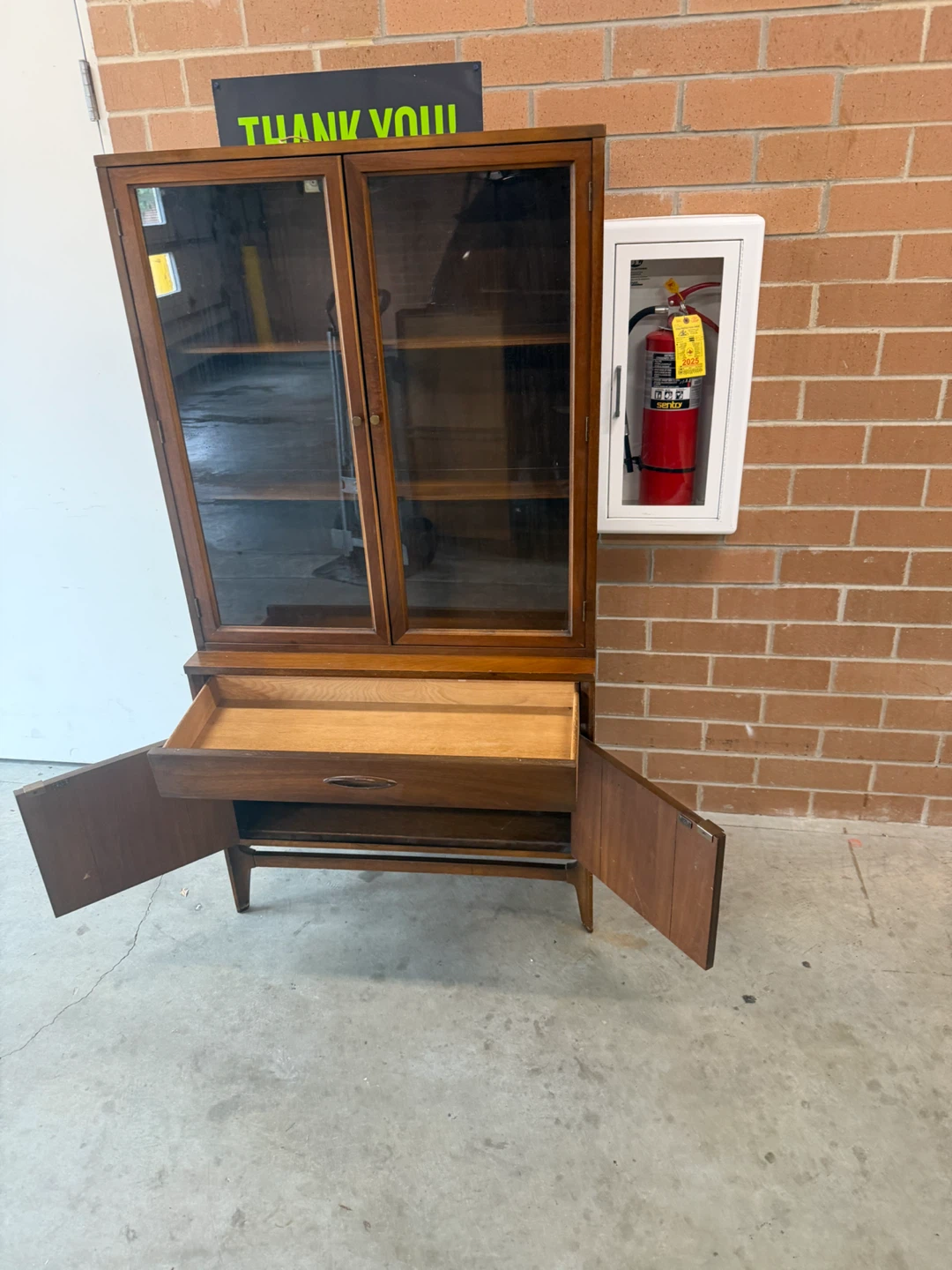 MCM China Cabinet/ Hutch - photo 2