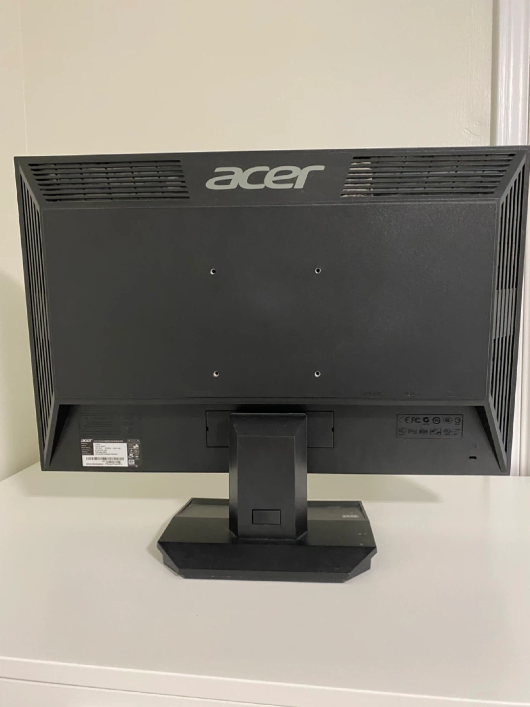Acer V223W LCD Monitor - photo 2