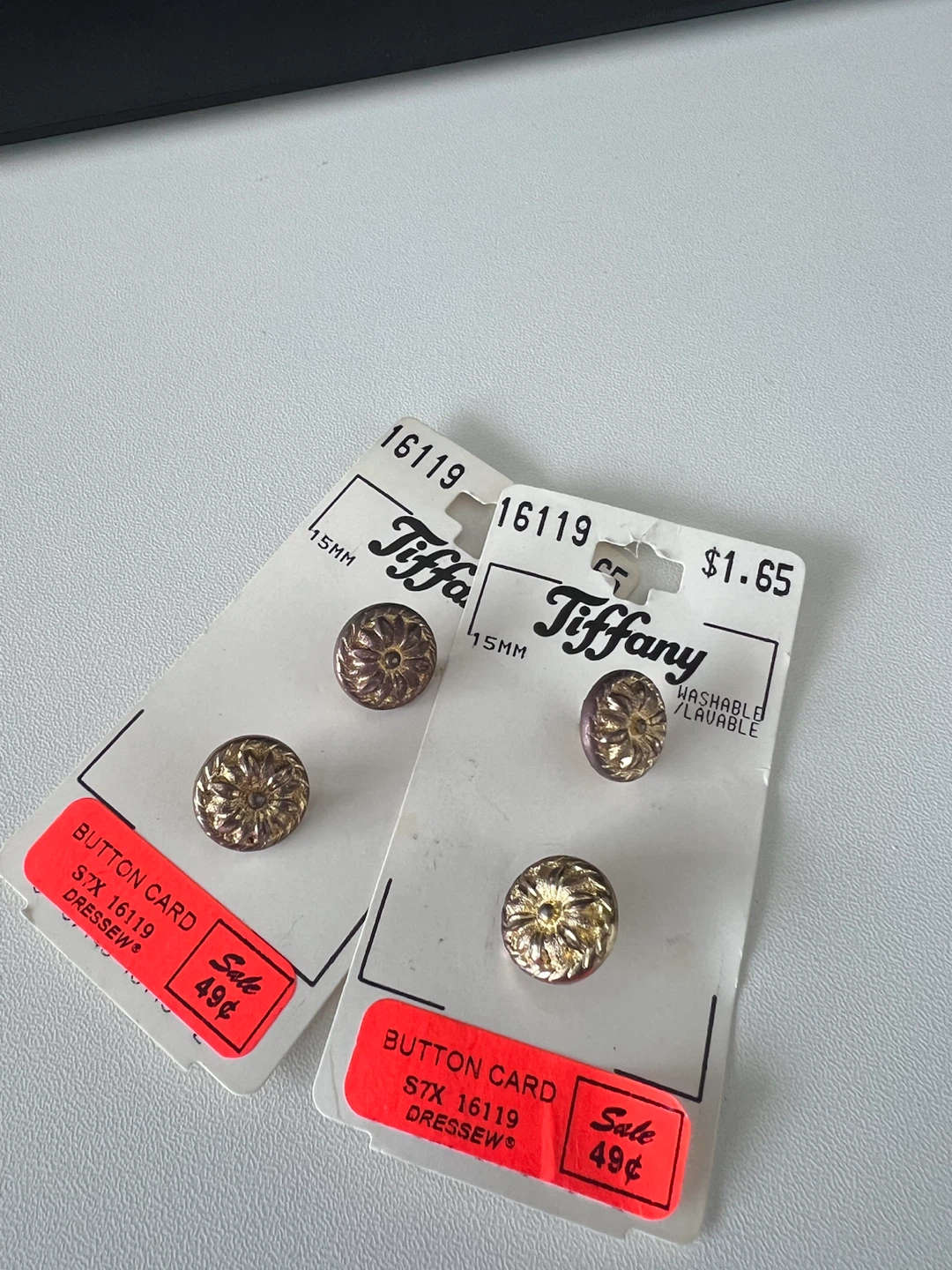 Gold buttons x4