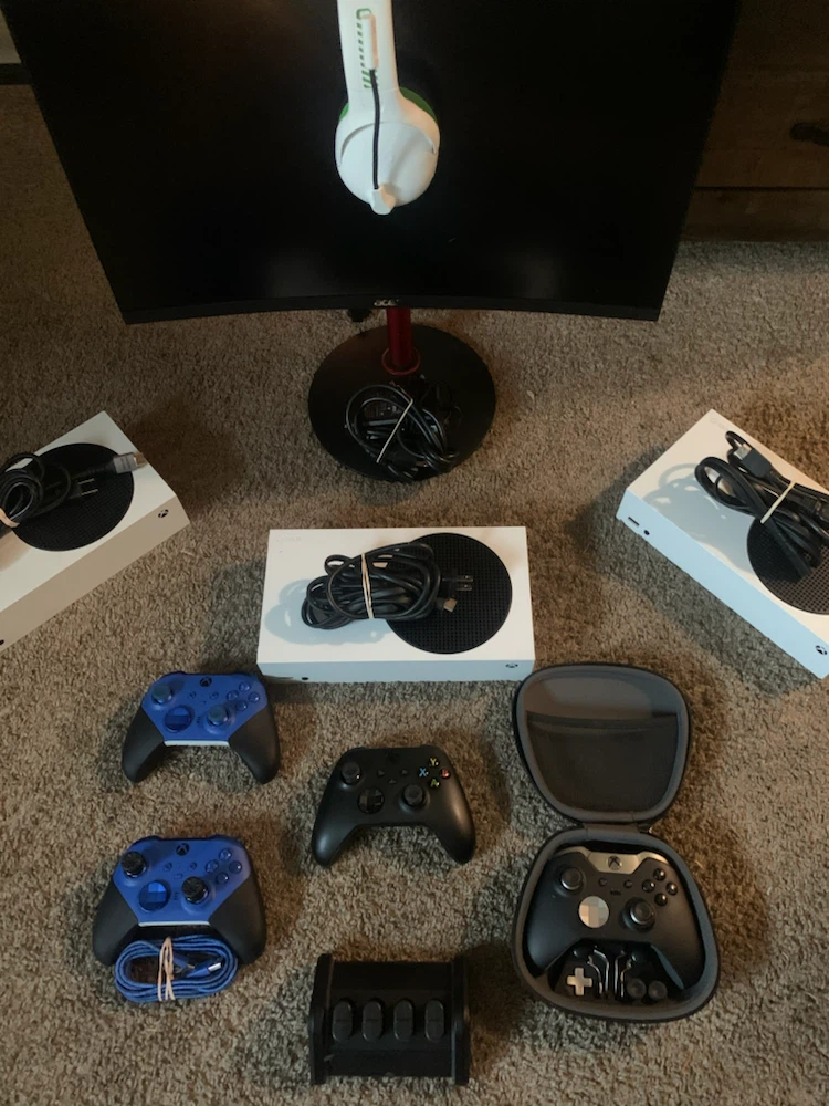 Xbox Series S Console Bundle with Controllers and Accessories - photo 3