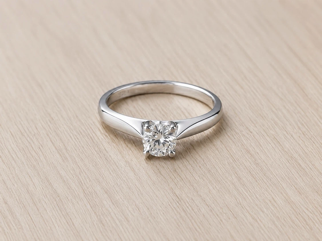 18k White Gold Diamond Ring