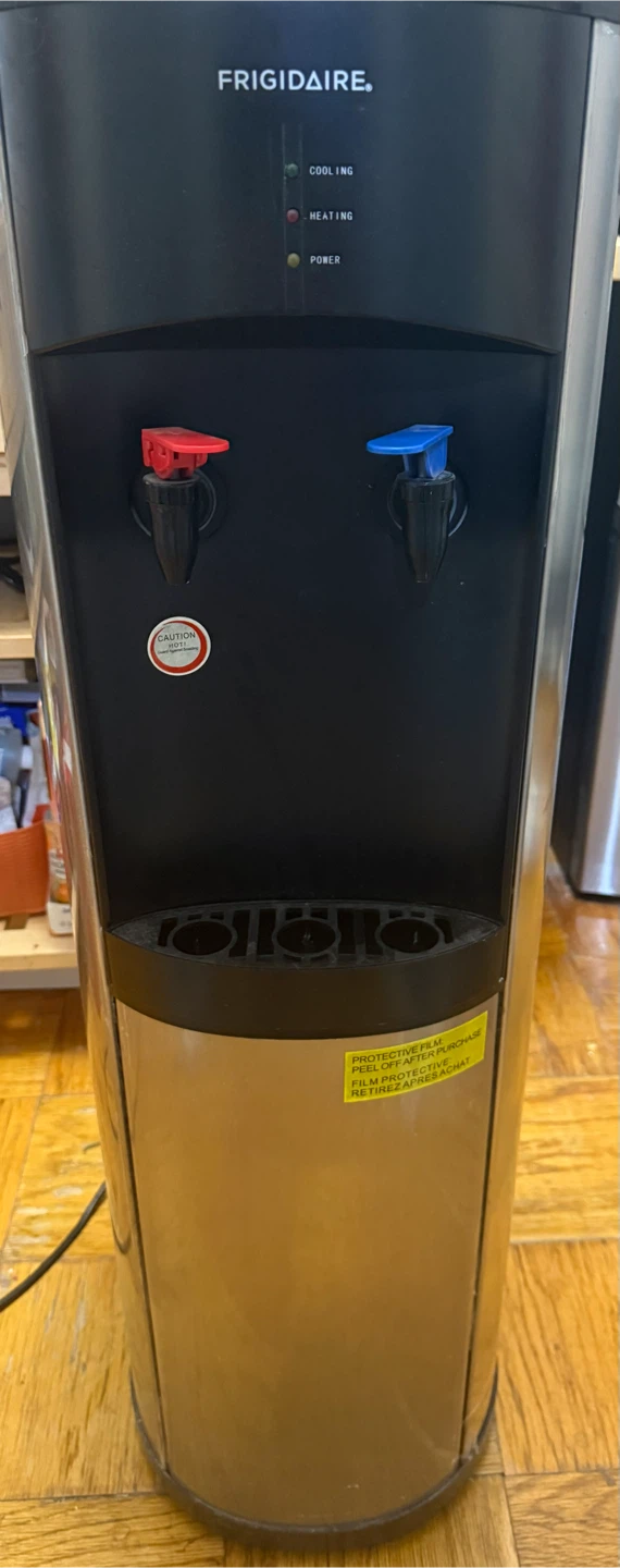 Frigidaire Top-Loading Water Dispenser - photo 2