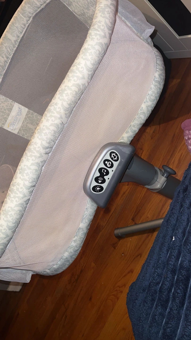 Halo Swivel Sleeper Bassinet - photo 5