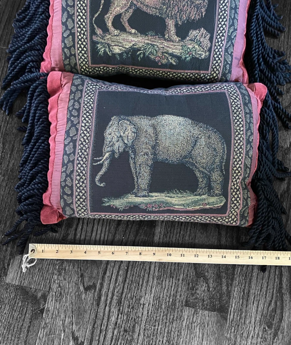 Set of Two Animal Tapestry Pillows Bombay - photo 3