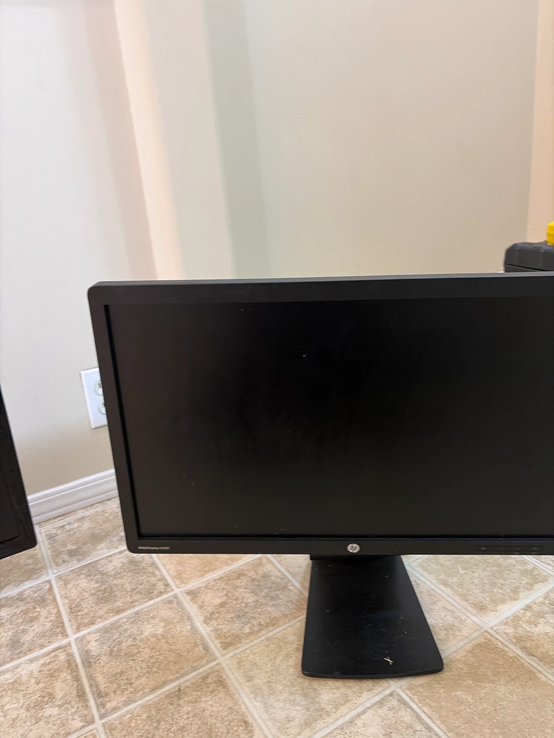 HP EliteDisplay E231 Monitor- moving sale - photo 2