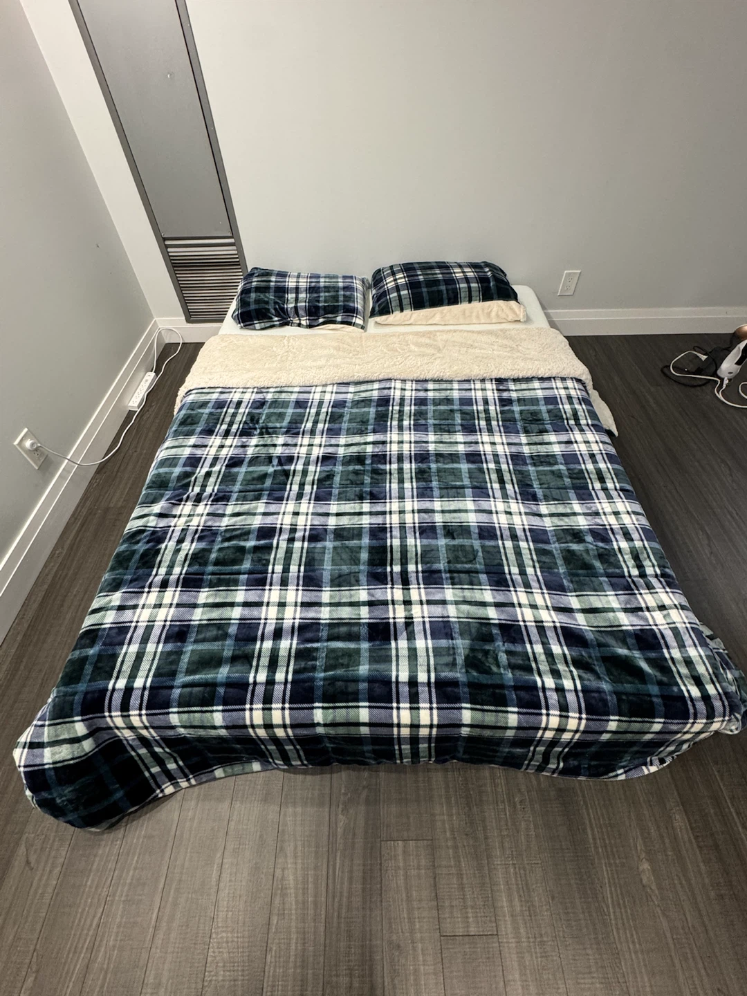 Futuresoft Queen Bed Comforter Set