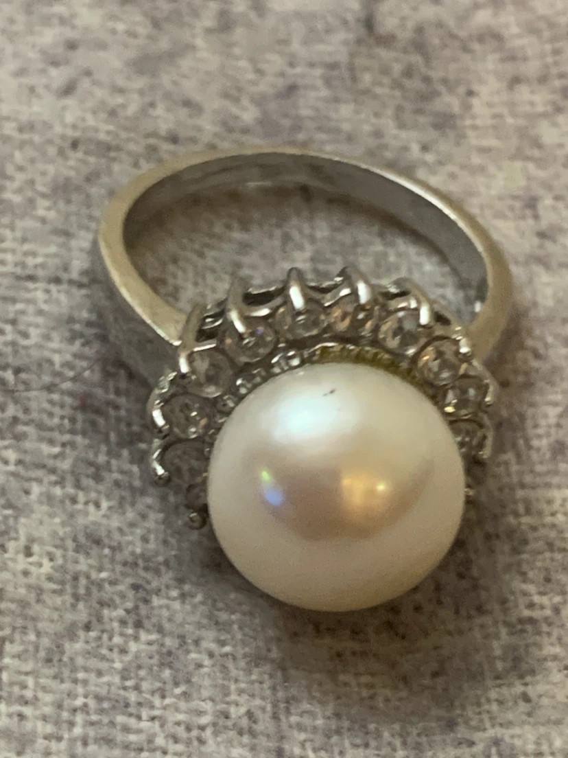 Amazing Pearl and Rhinestone Ring