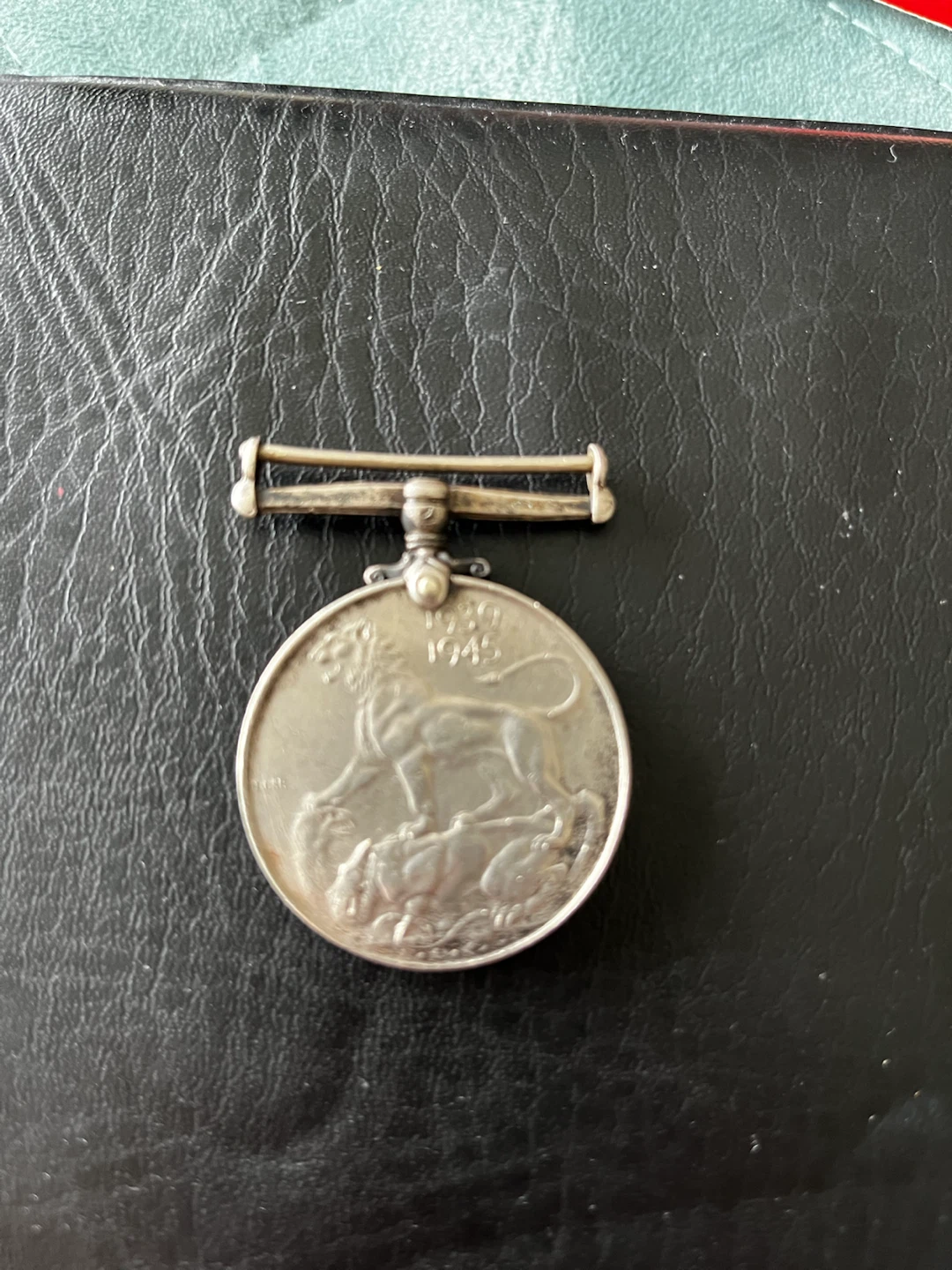 Vintage WW-2 1939-1945 War Medal - photo 2