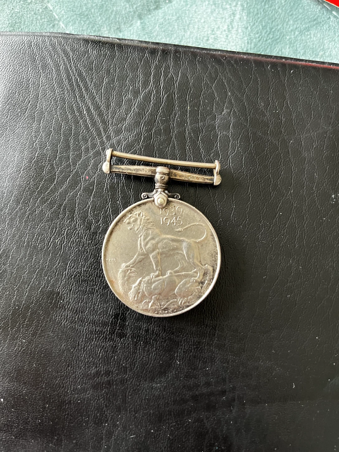 Vintage WW-2 1939-1945 War Medal - photo 3