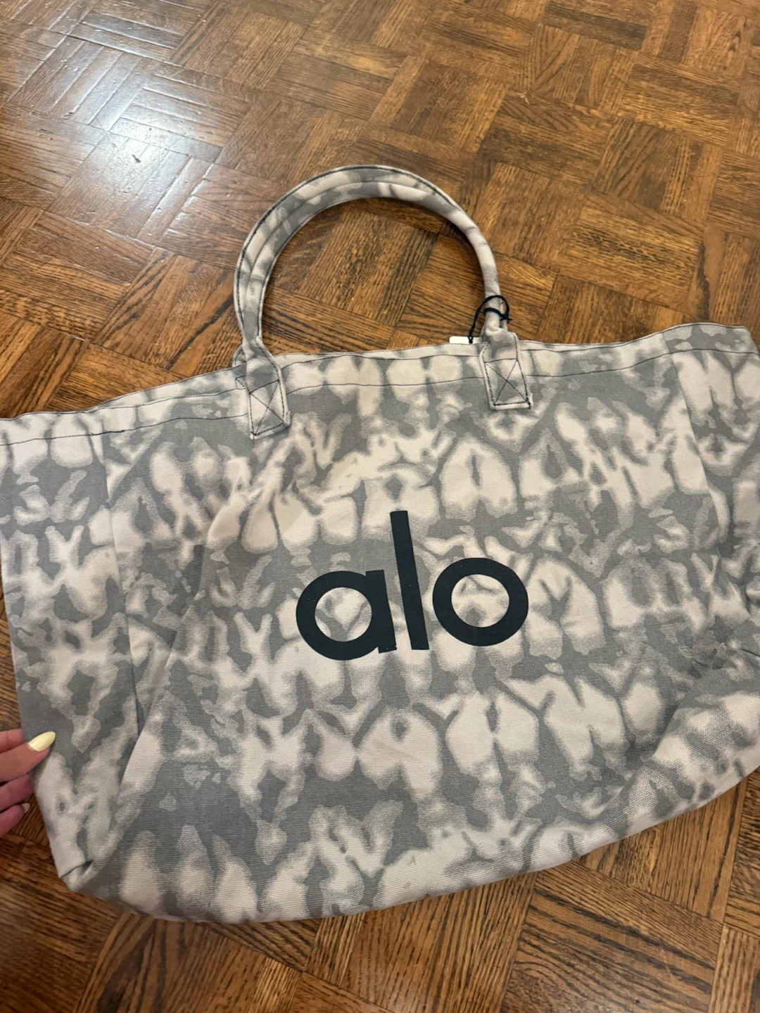 Brand New! Alo Yoga Grey Tiedye Tote Bag - photo 3