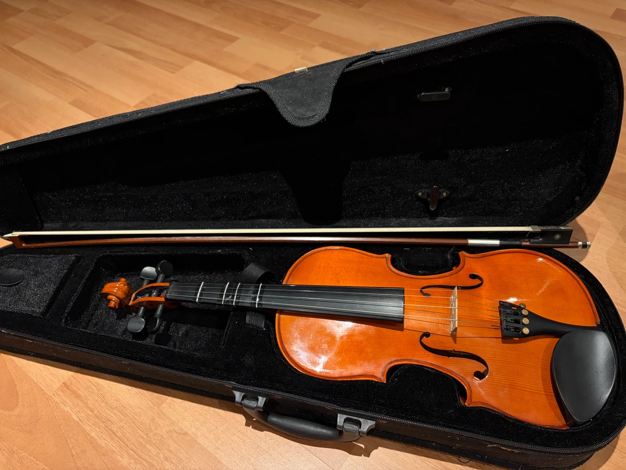 Stentor Student Standard 4/4 Full Size Violin – Bow & Cas - photo 2