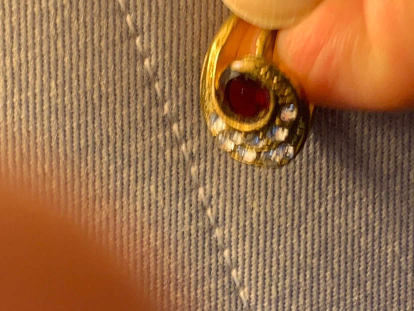 Gold tone swirl ring with red stone - photo 2