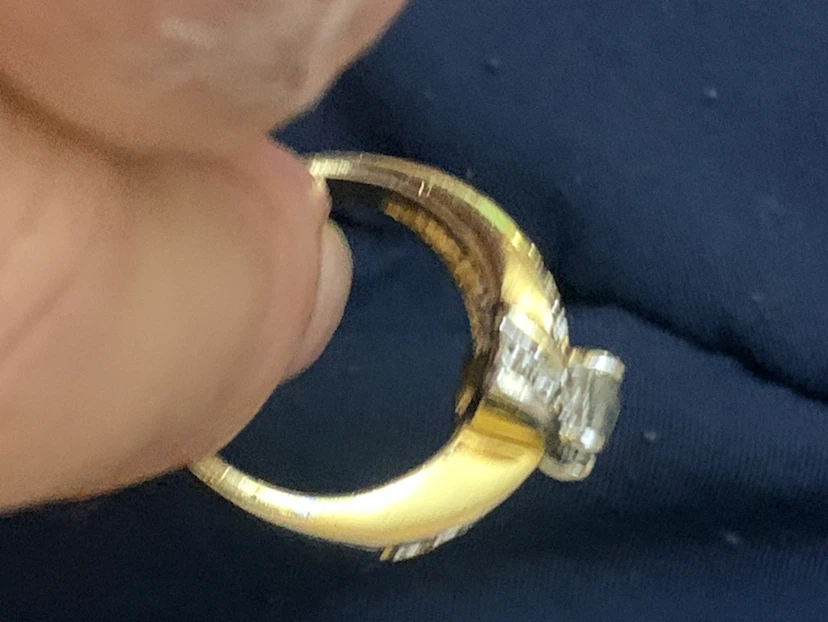 Gold-tone ring with clear stones - photo 4