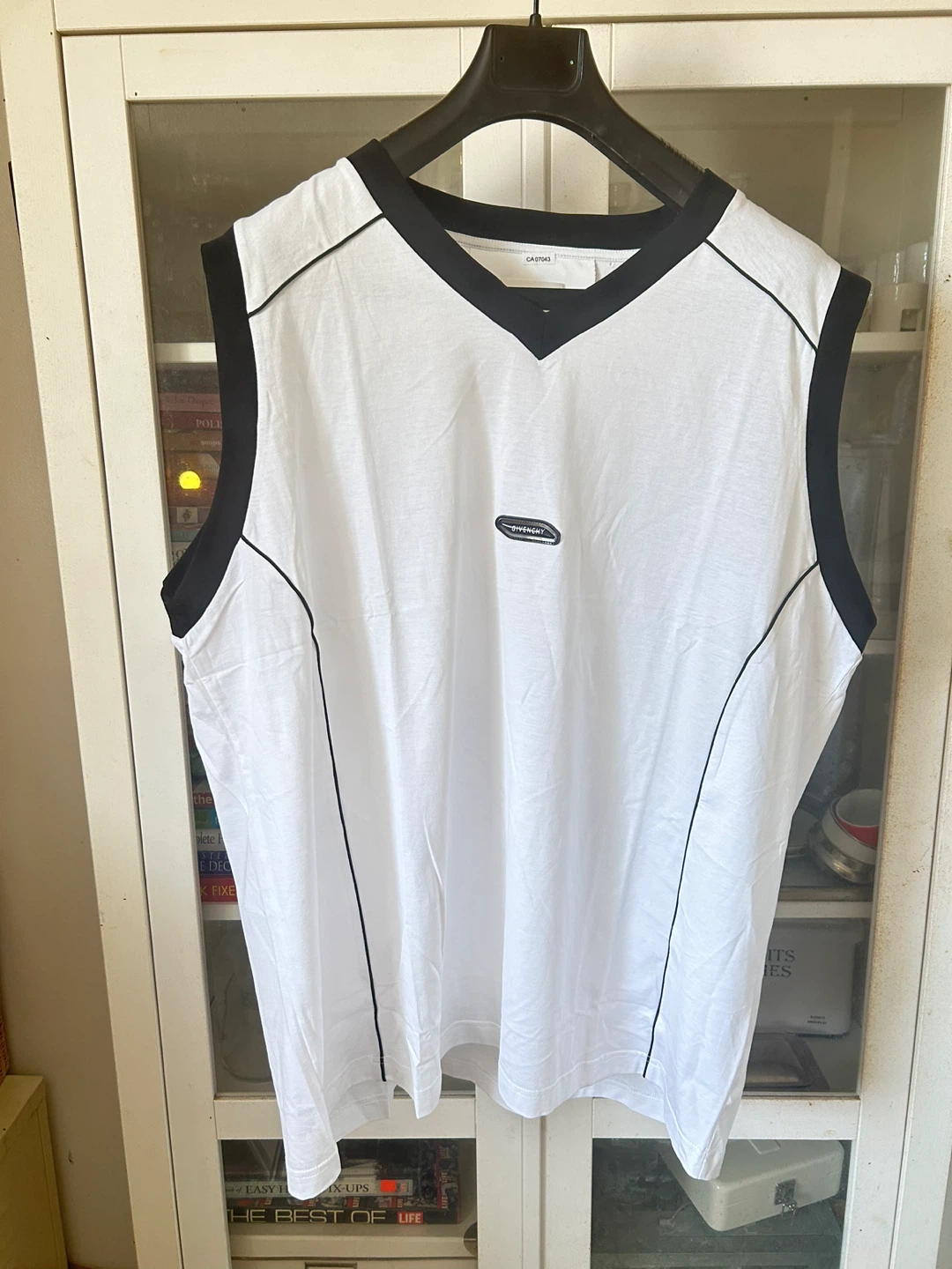 Givenchy brand new V-neck t/shirt - photo 3