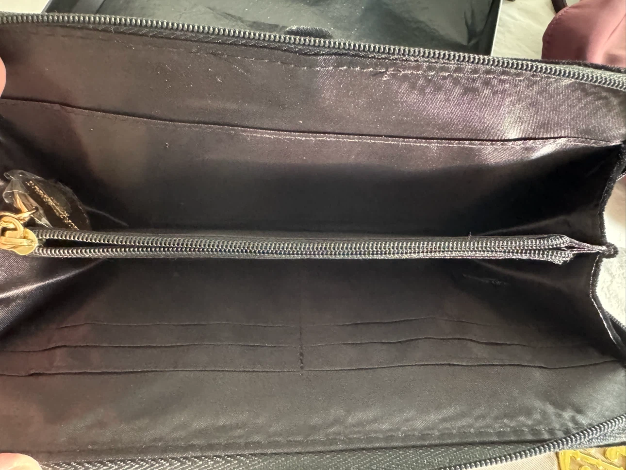 Designer Purse Lot estate sale asking $75 for everything - photo 4