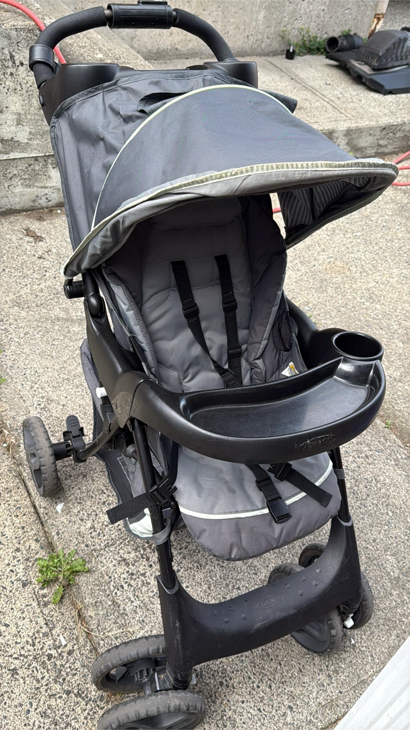 Graco Stroller with baby carrier (5yo)