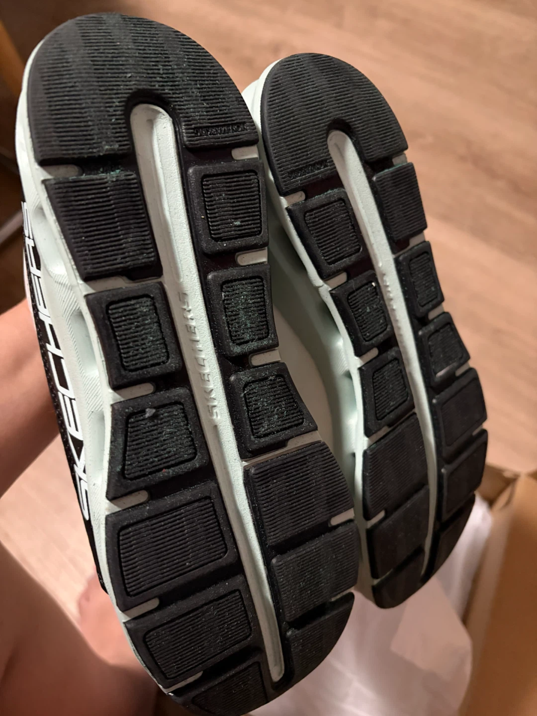 Skechers Hands Free Slip-Ins Shoes - Size 3.5 - photo 2