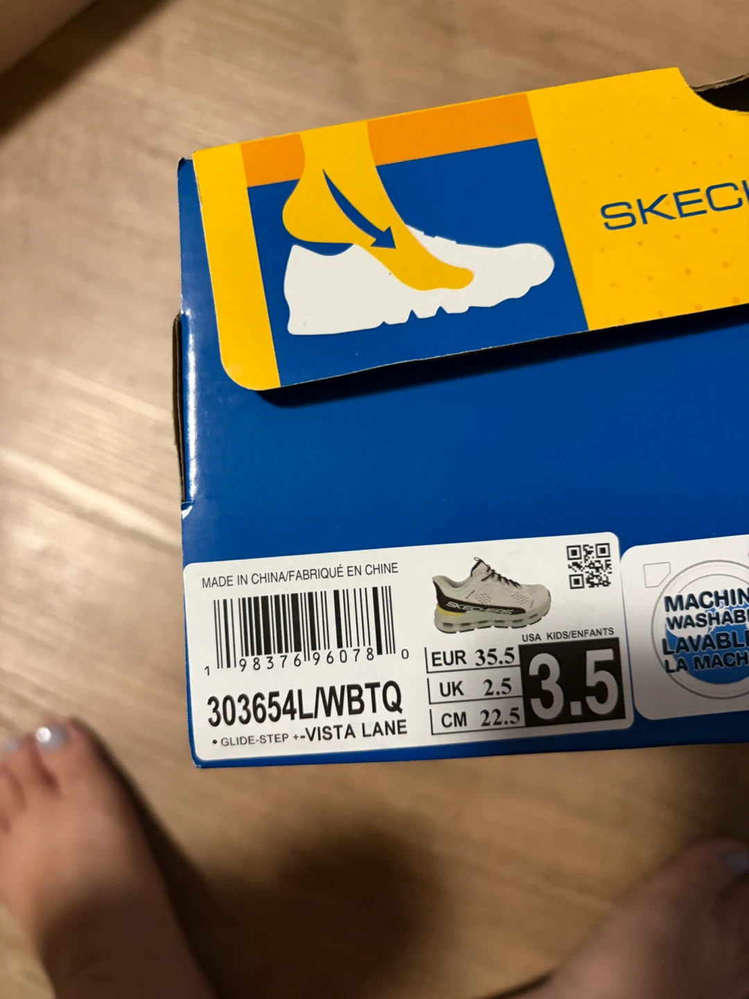 Skechers Hands Free Slip-Ins Shoes - Size 3.5 - photo 3