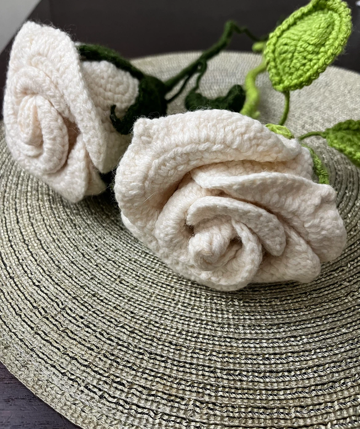 2 Cream Crochet Roses with Green Leaves - photo 2