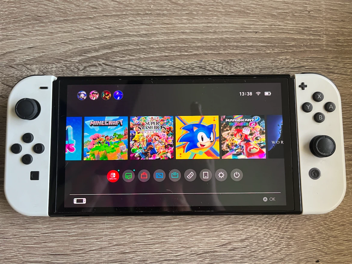 OLED Nintendo switch with 7 games
