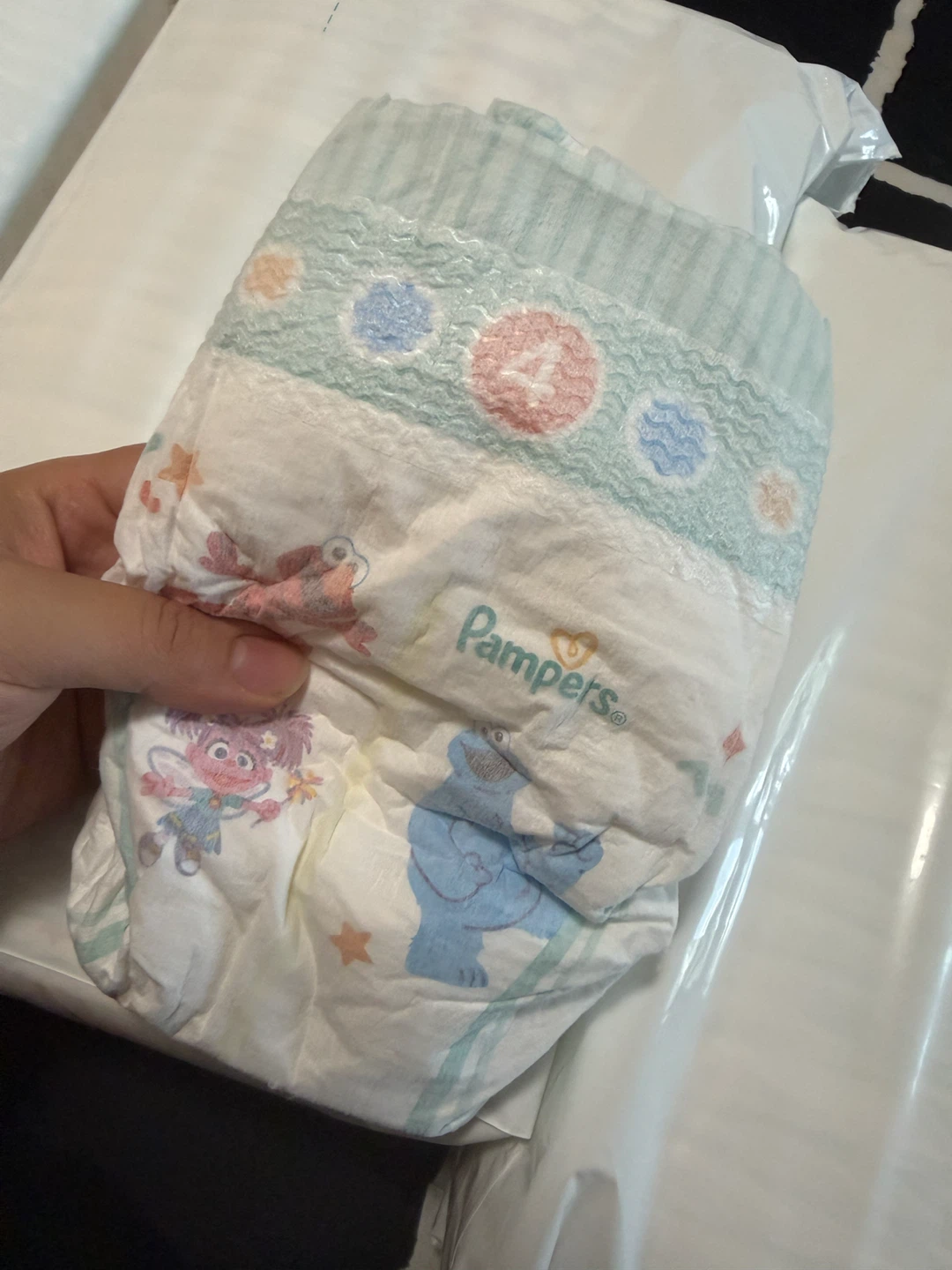 Pampers Diapers Size 4 - photo 2