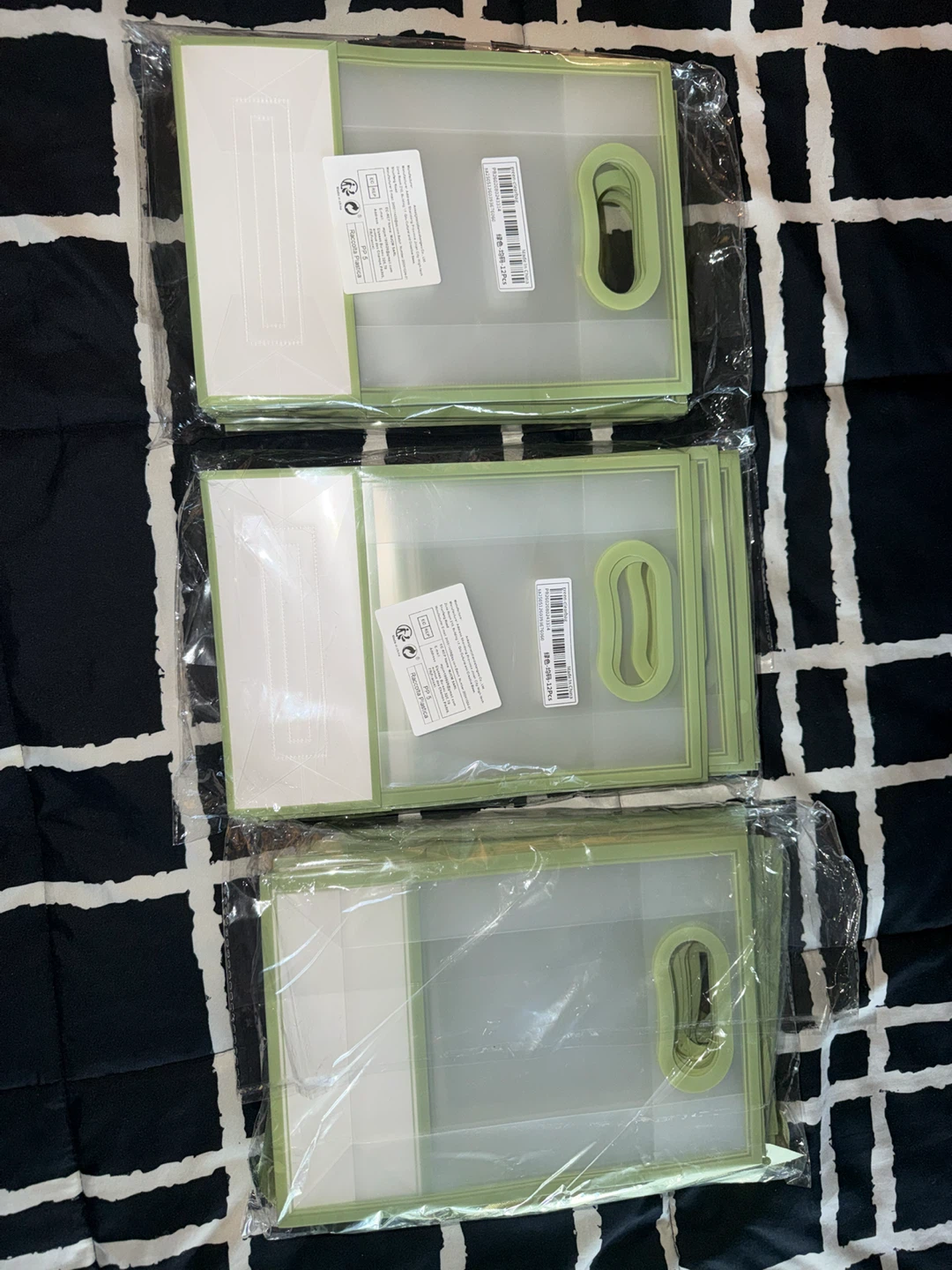 Set of 3 Clear Gift Bags with Sage Green Ribbons - photo 4