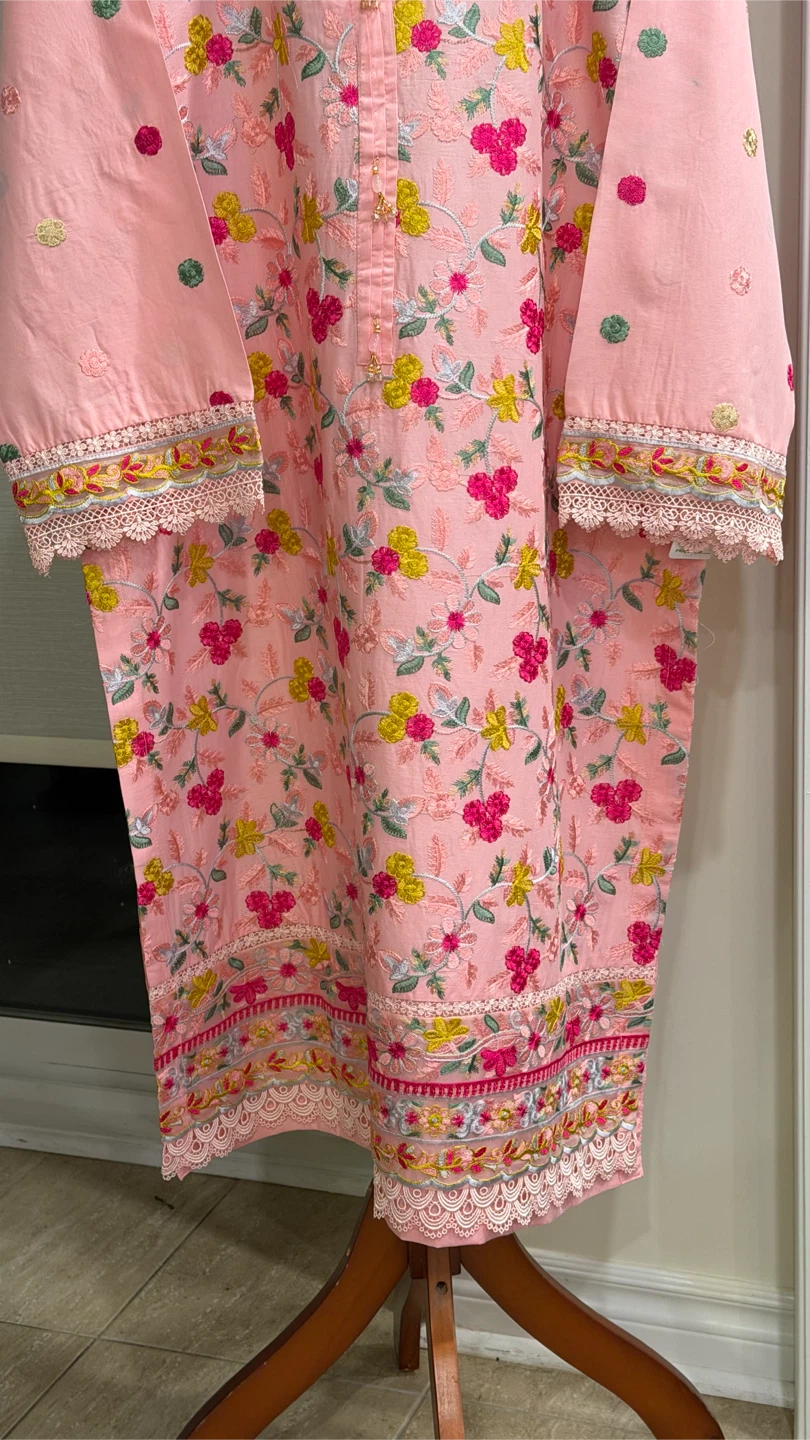 Agha  Noor Pink Embroidered three piece Set - photo 3