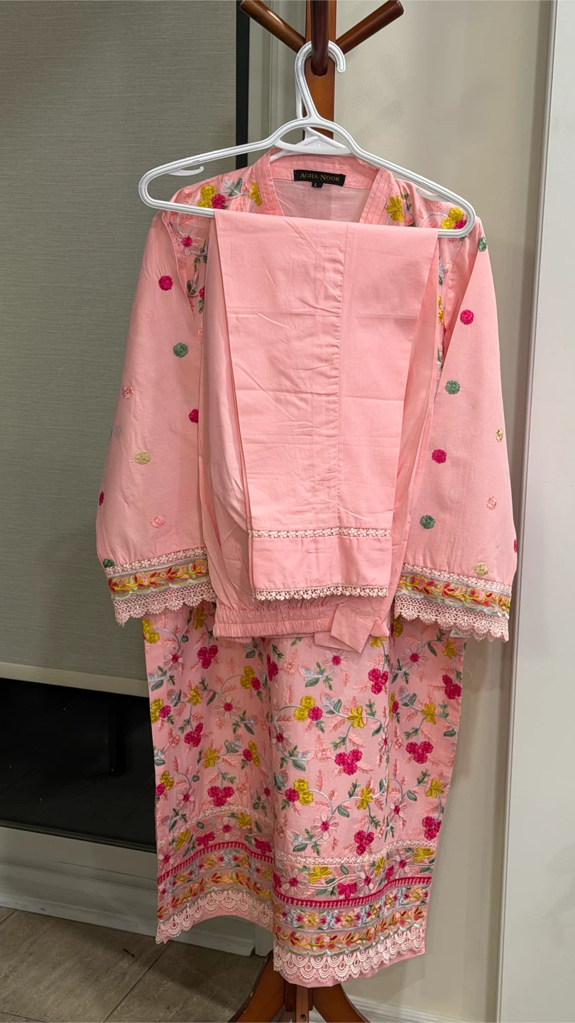 Agha  Noor Pink Embroidered three piece Set - photo 5