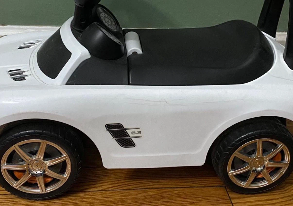 Mercedes-Benz SLS AMG Ride-On Car - photo 2