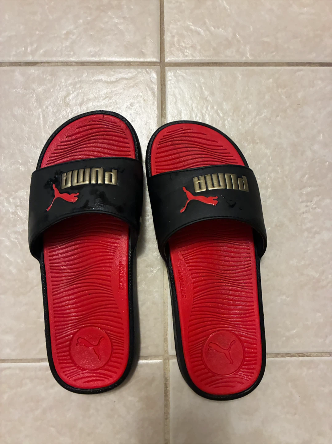 Puma Slides - Red/Black