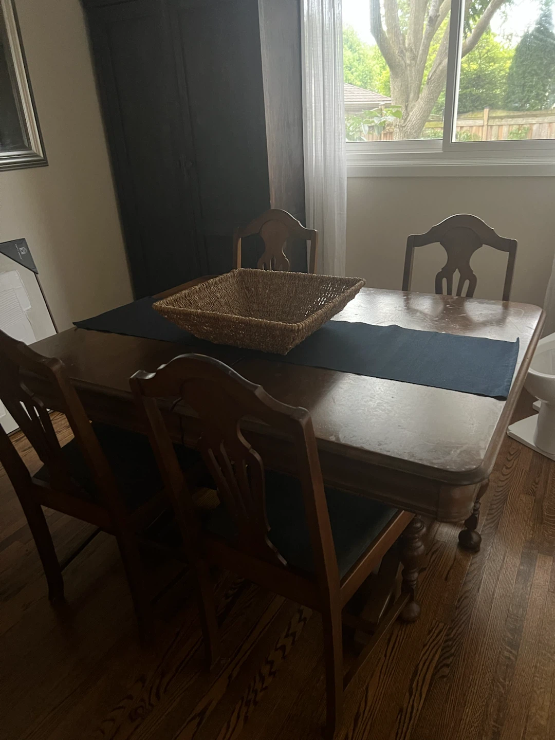 Antique table, 6 chairs and side board - photo 2