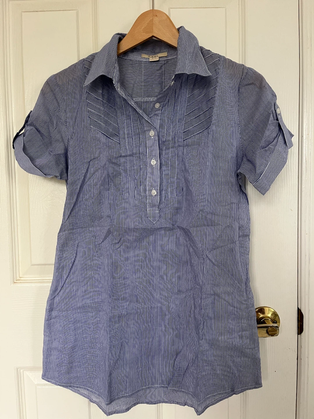 Vintage Forever 21 Blue and White Striped Button-Up Shirt