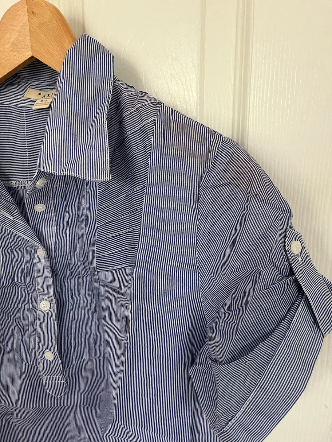 Vintage Forever 21 Blue and White Striped Button-Up Shirt - photo 3