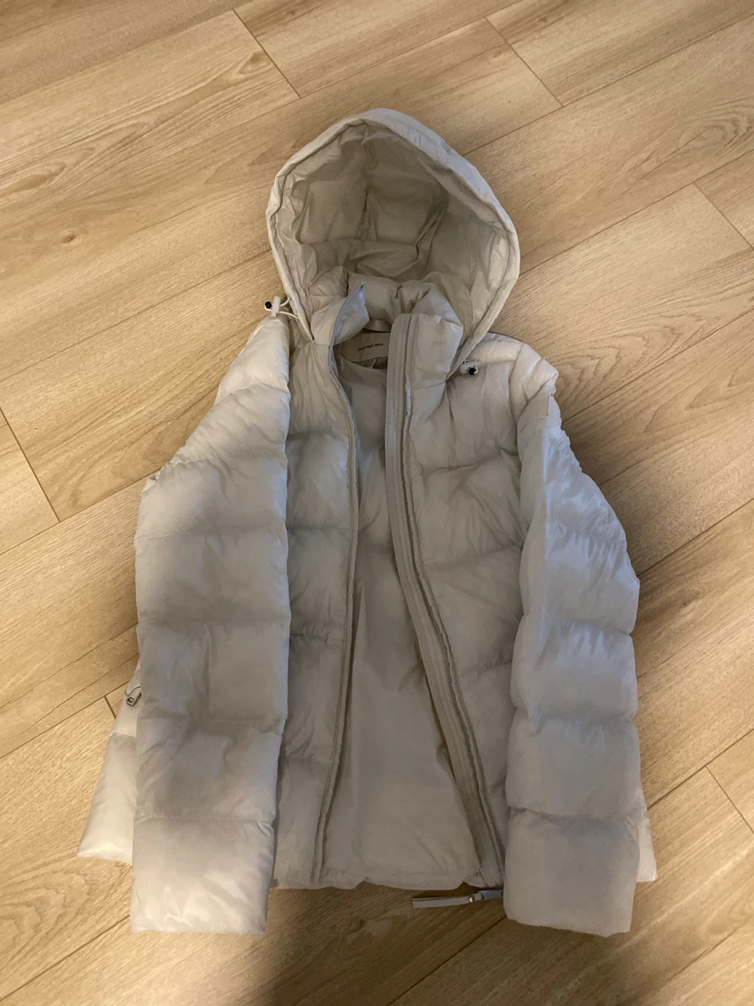 White Puffer Jacket with Hood from calvin klein - photo 2