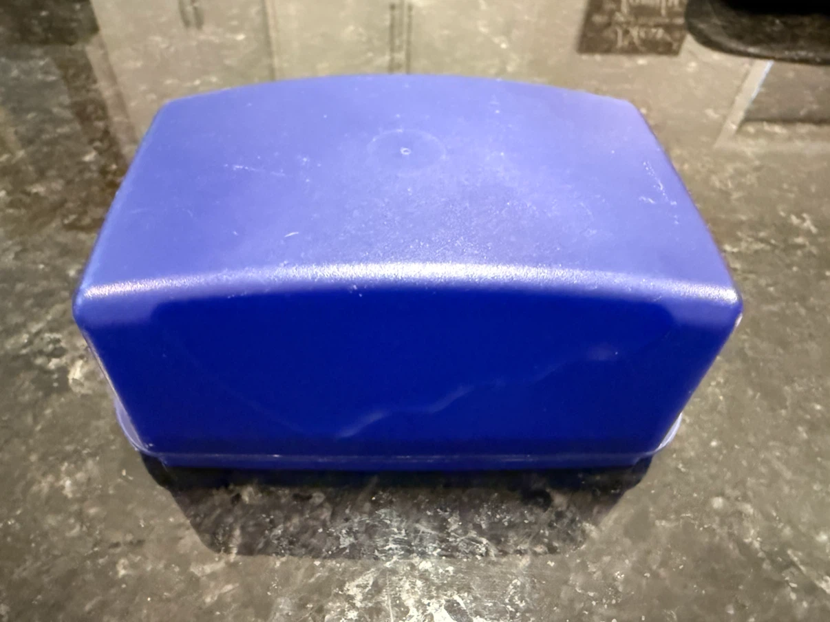 Tupperware Deep Blue 1lb Butter Dish - Pick up in Alpine Park Sw