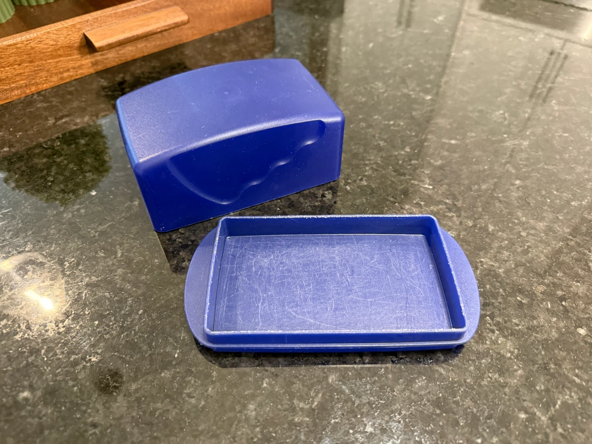 Tupperware Deep Blue 1lb Butter Dish - Pick up in Alpine Park Sw - photo 3