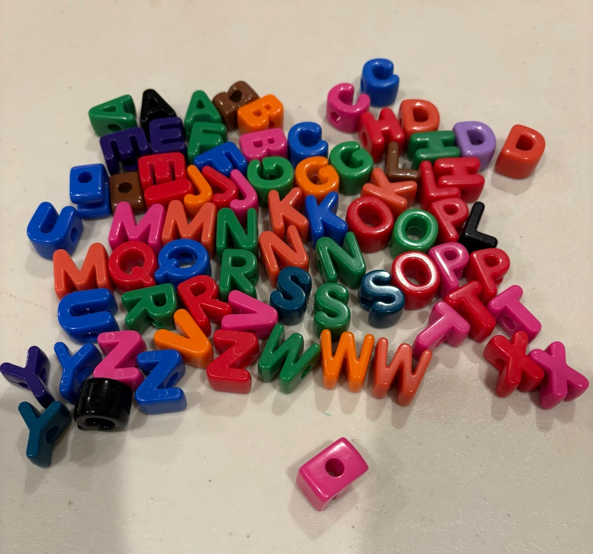 75 pcs Chunky Letter Beads (A–Z)