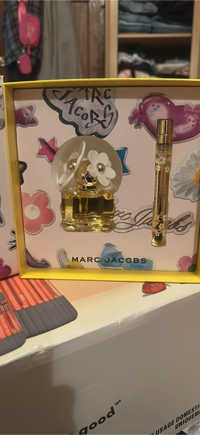 Marc Jacobs Daisy Perfume Gift Set - photo 2