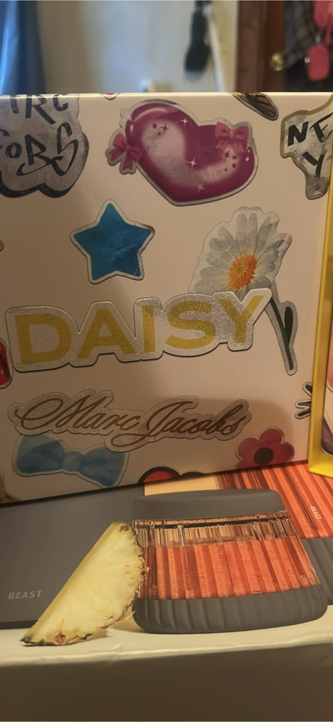 Marc Jacobs Daisy Perfume Gift Set - photo 3