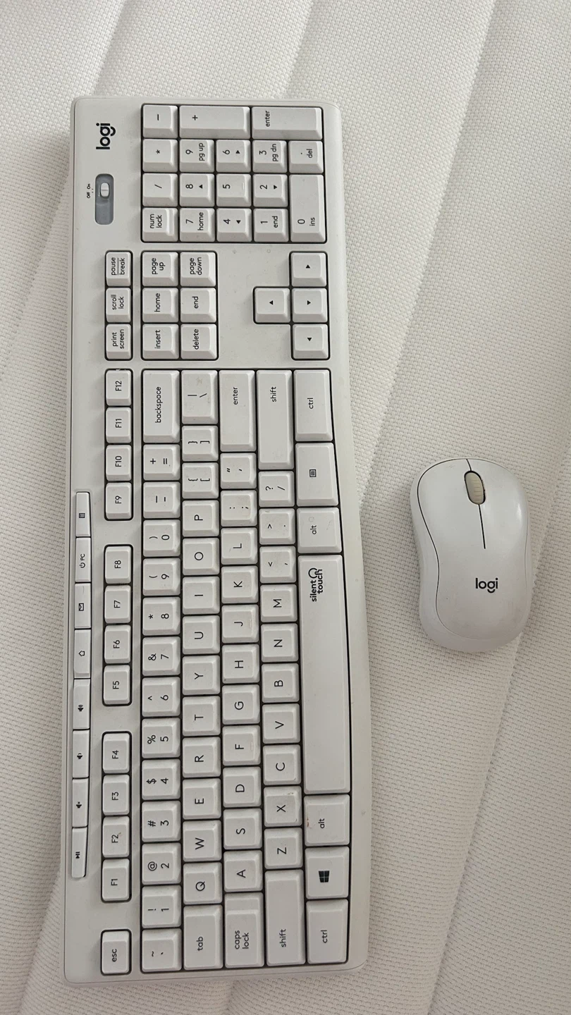 Logitech Silent Wireless Combo MK270 Keyboard and Mouse