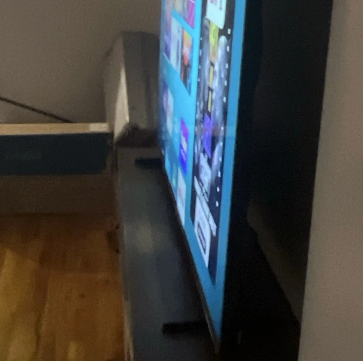 Hisense 75 in Roku TV - photo 4