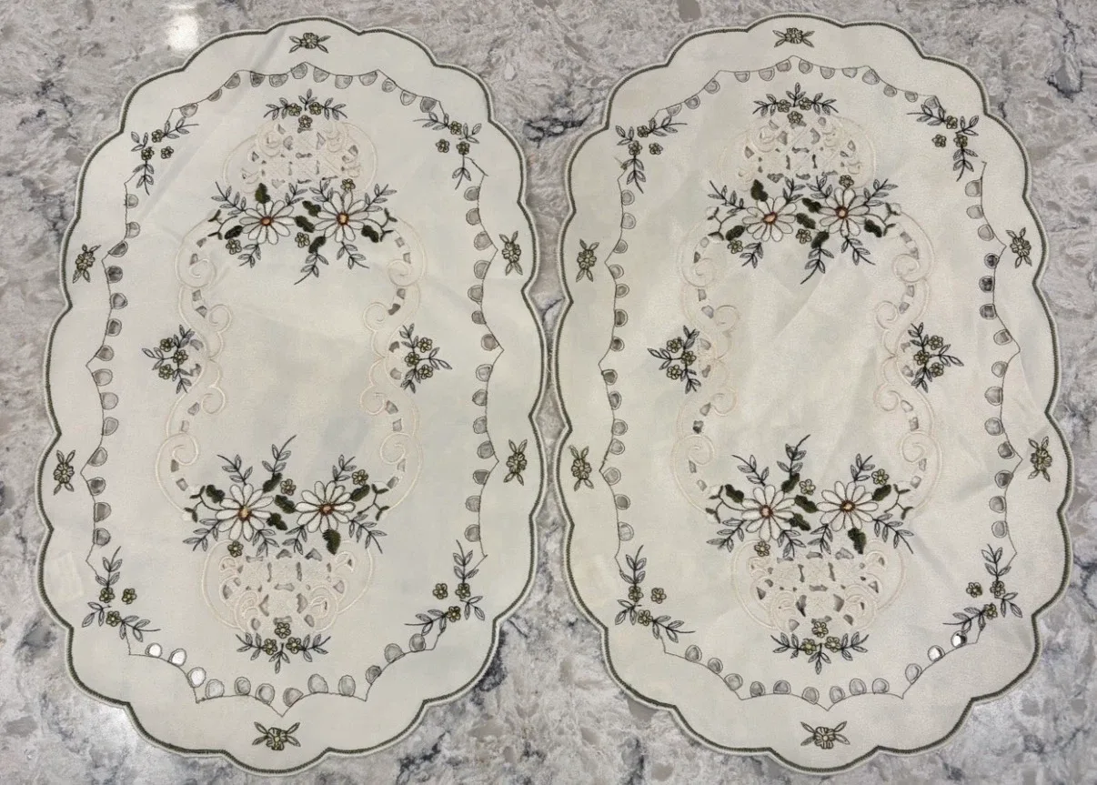 Vintage Hand Embroidered Table Runner/Doily Set (3) - photo 5