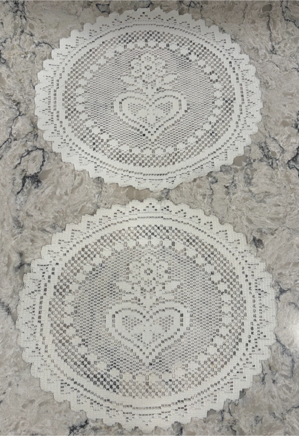 Vintage 5-Piece White Filet Lace Dresser Scarf & Doily Set - photo 4