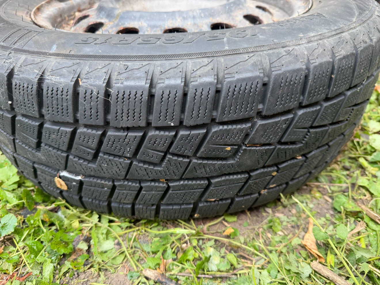 Set of 2 Winter Tires & 2 all season - photo 2